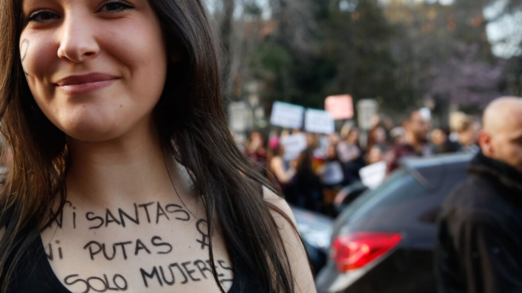 El binarismo de género y la mujer Voz Paralela